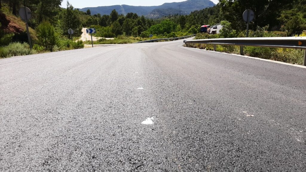 finalizado el trabajo de asfaltado por el equipo de GUEROLA