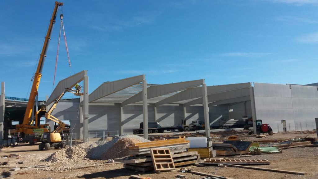 COMPLEJO NAVES PARA USO LOGÍSTICO EN POLÍGONO FUENTE DEL JARRO