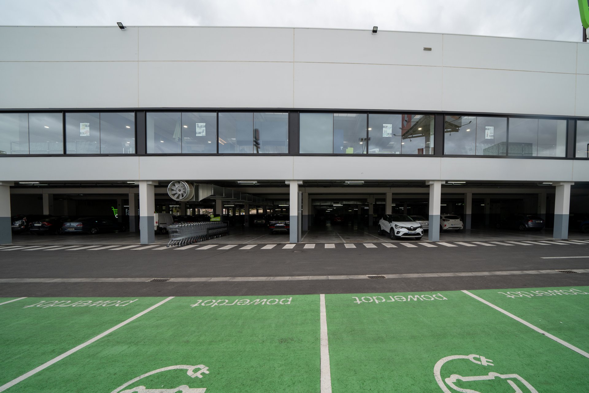 EDIFICIO COMERCIAL FAMILY CASH FINESTRAT