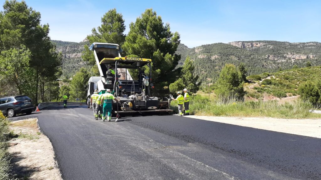 guerola-construcciones-equipo-de-asfalto