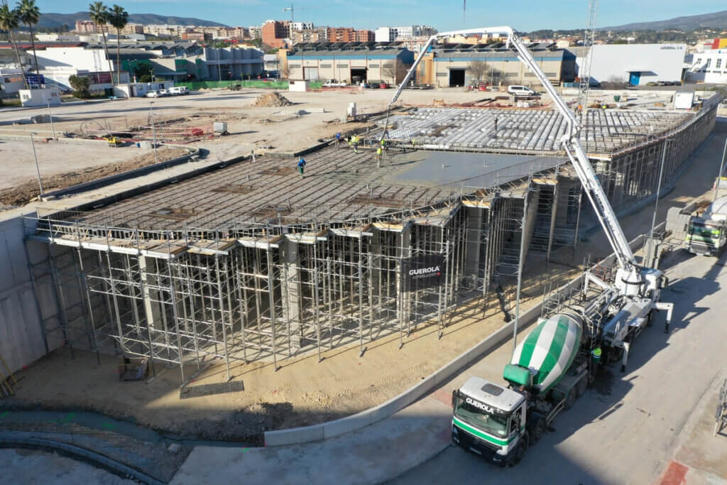URBANIZACIÓN DE ZONA COMERCIAL Y EDIFICIO POLIVALENTE EN ONTINYENT