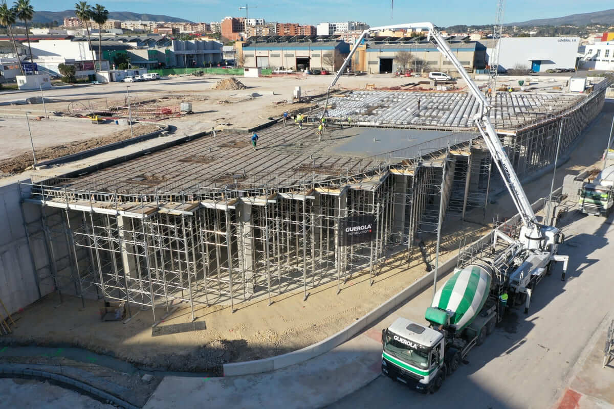 URBANIZACIÓN DE ZONA COMERCIAL Y EDIFICIO POLIVALENTE EN ONTINYENT