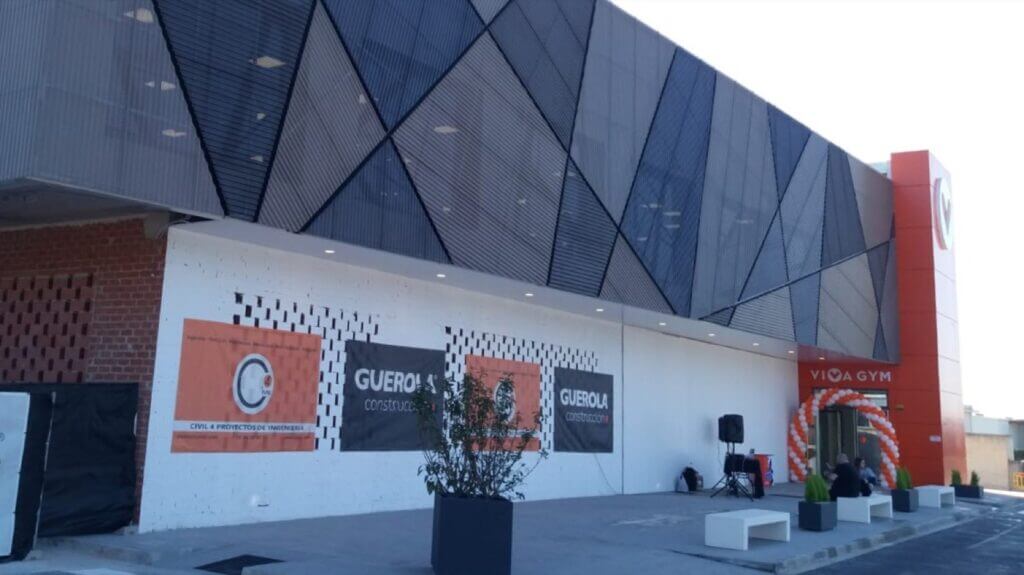 EDIFICIO COMERCIAL Y HABILITACIÓN INTERIOR DE CENTRO DEPORTIVO